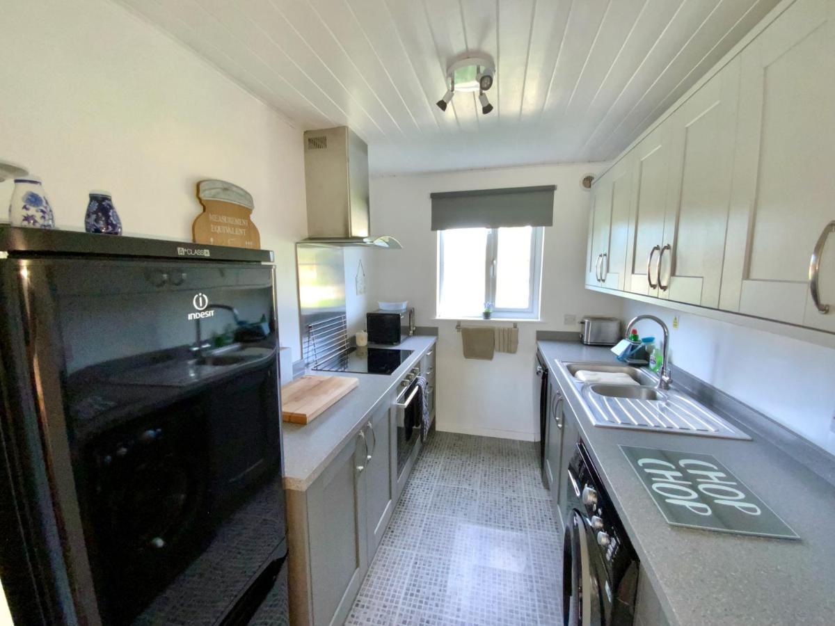 'That One' Our Cotswold Lakeside Lodge Сайърънсестър Екстериор снимка