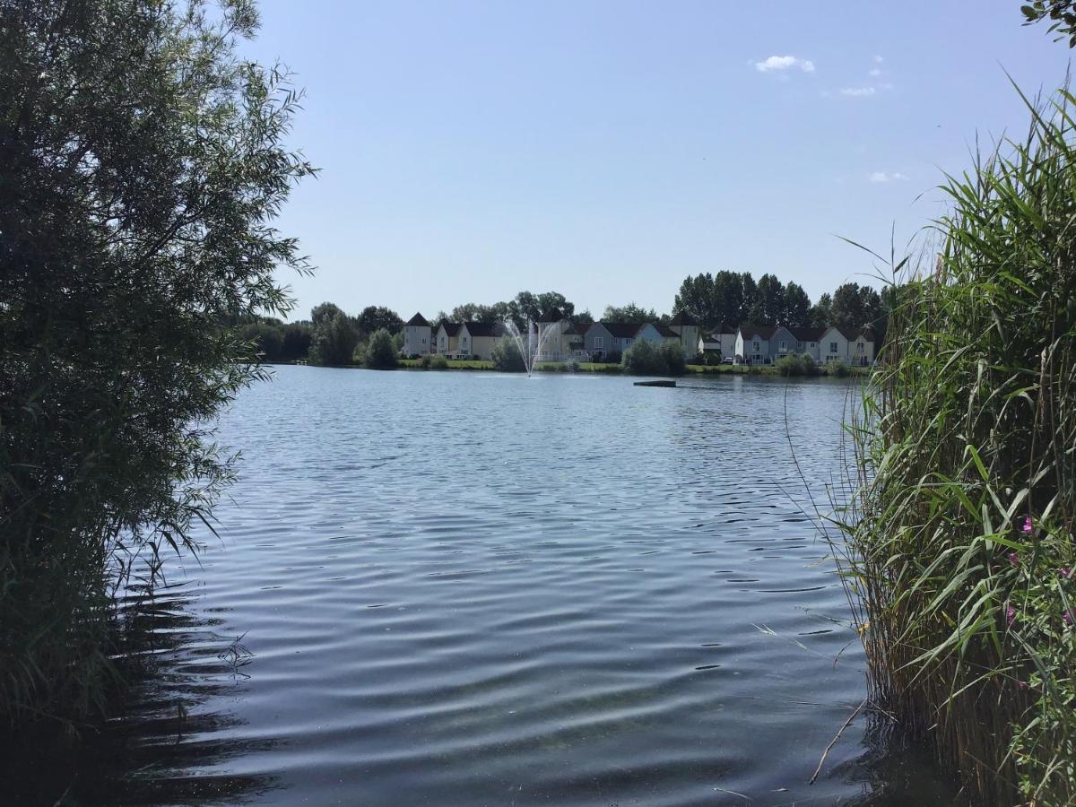 'That One' Our Cotswold Lakeside Lodge Сайърънсестър Екстериор снимка