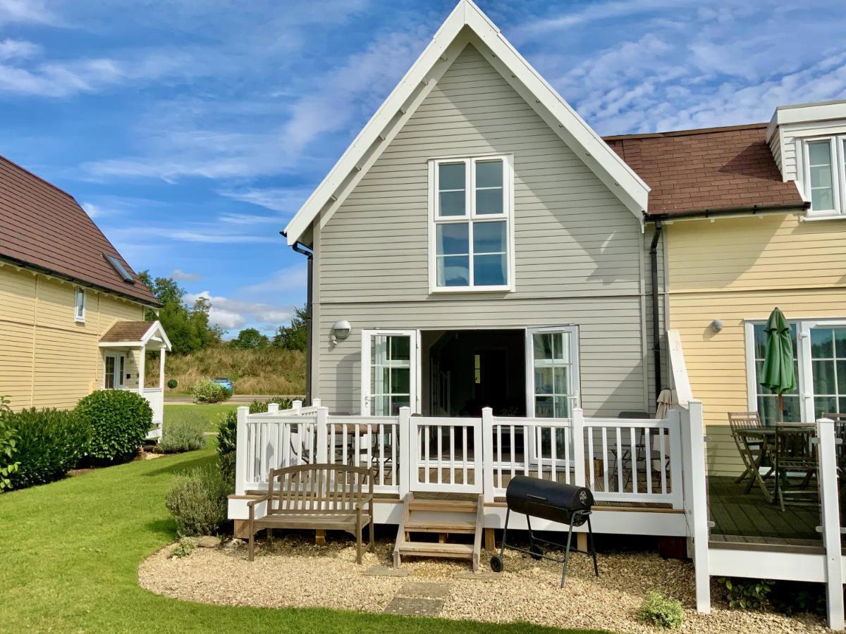 'That One' Our Cotswold Lakeside Lodge Сайърънсестър Екстериор снимка